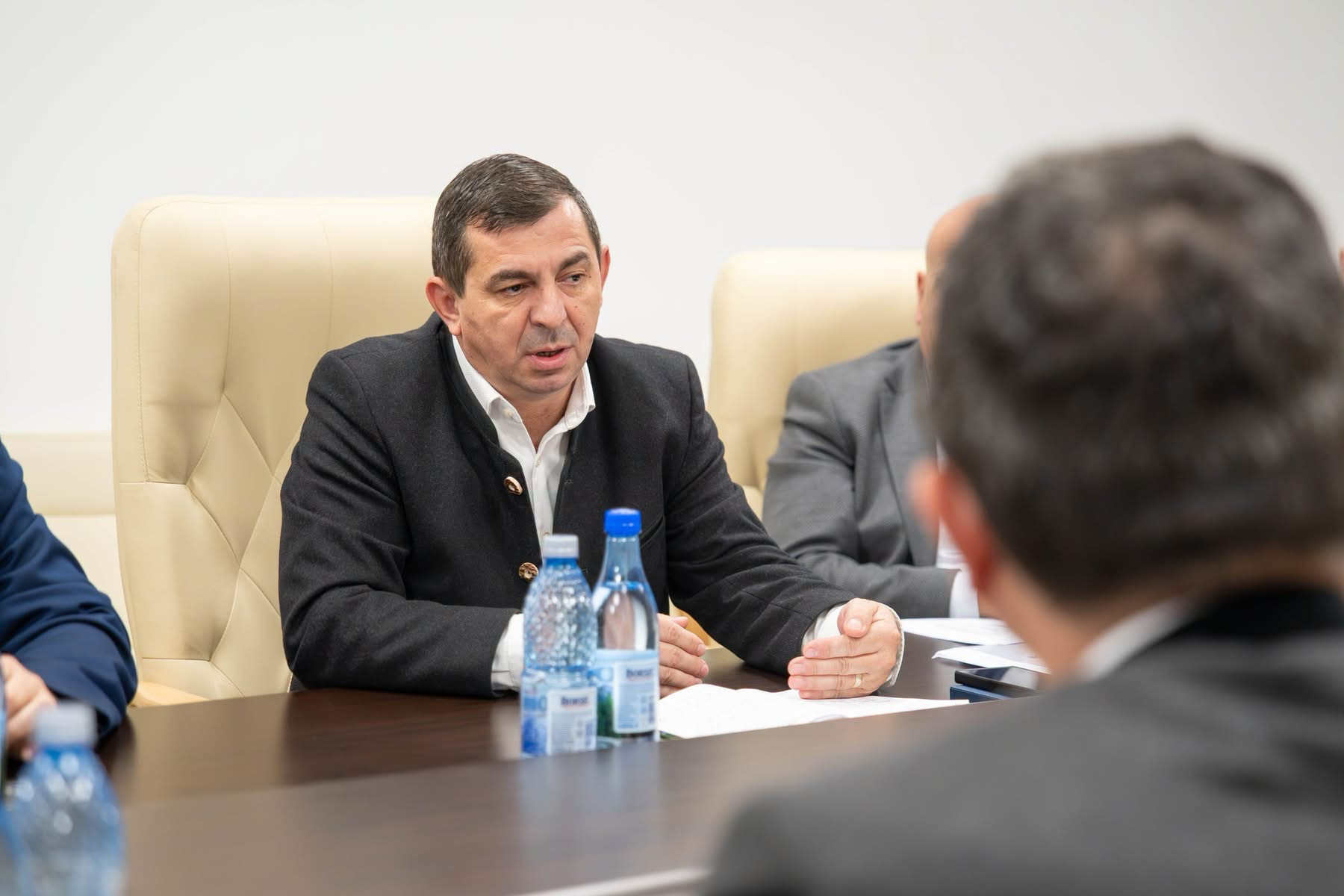 Reorganizarea Romsilva și problemele silvicultorilor, în centrul întâlnirii dintre președintele Federației SILVA și ministrul mediului