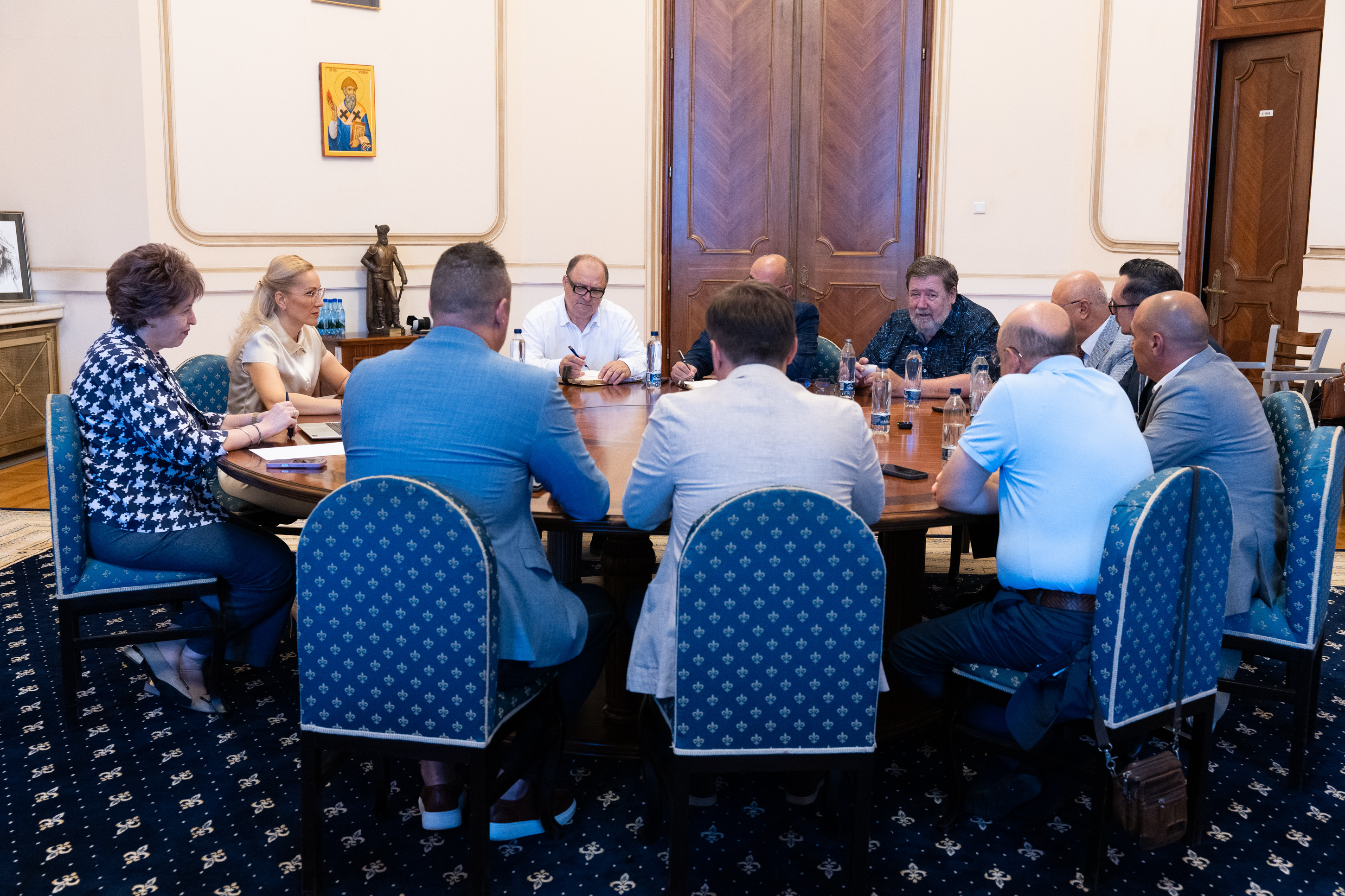 Confederațiile sindicale s-au consultat cu A.U.R. pe tema proiectului Legii salarizării personalului plătit din fonduri publice